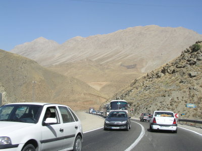 テヘランからダマーヴァンドへの道