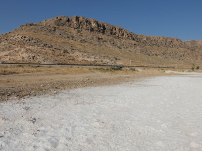 Daryache-ye Maharlu (Lake Maharlu)