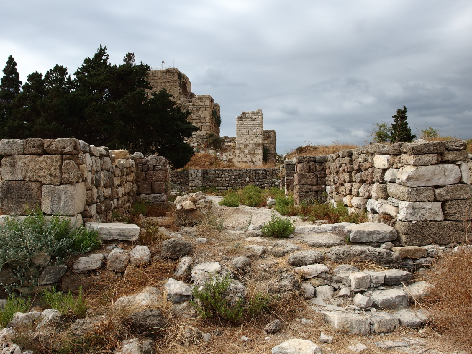 Ｌ型神殿（ビブロス）｜ The foundations of the “L” Temple, Byblos