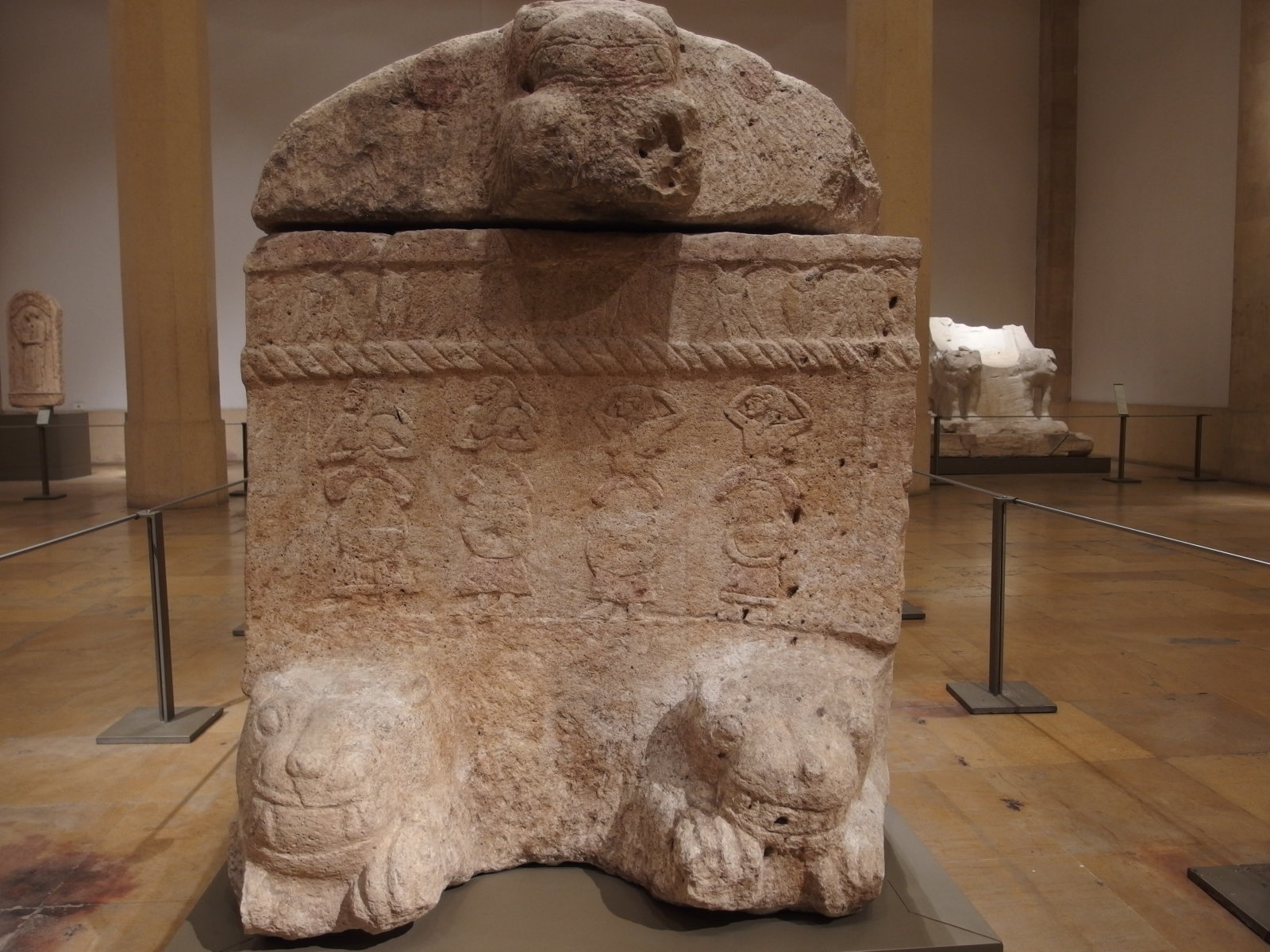 アヒラムの石棺（ビブロス出土、ベイルート国立博物館所蔵）｜The Ahiram Sarcophagus
