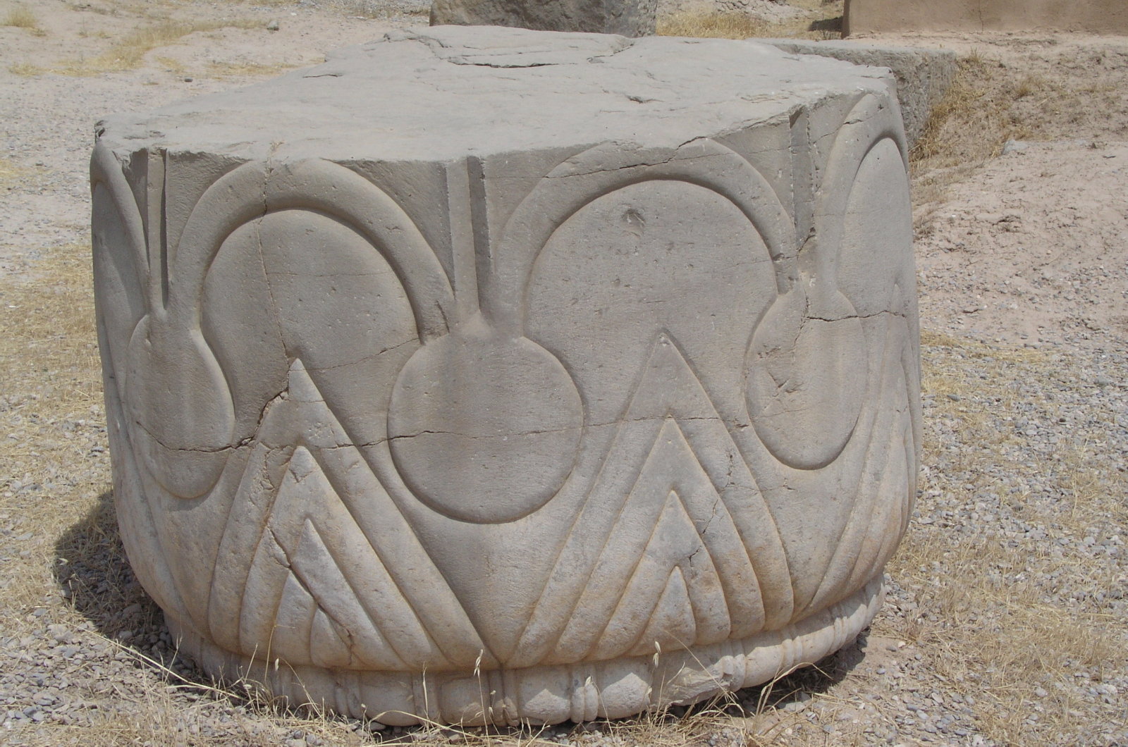 柱の台座（イラン、ペルセポリス）｜ Column Base of Persepolis, Iran