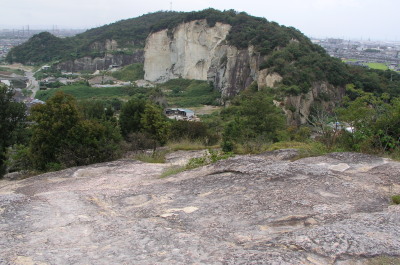 竜山石の石切場